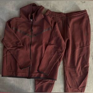 LIKE NEW 🔥 Nike Tech: Burgundy with Black Accents